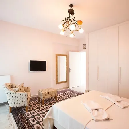 Luxury With Private Heated Pool Villa Loutráki