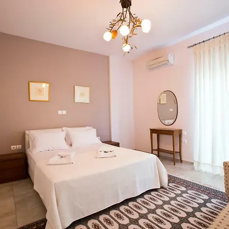 Luxury With Private Heated Pool * Loutráki