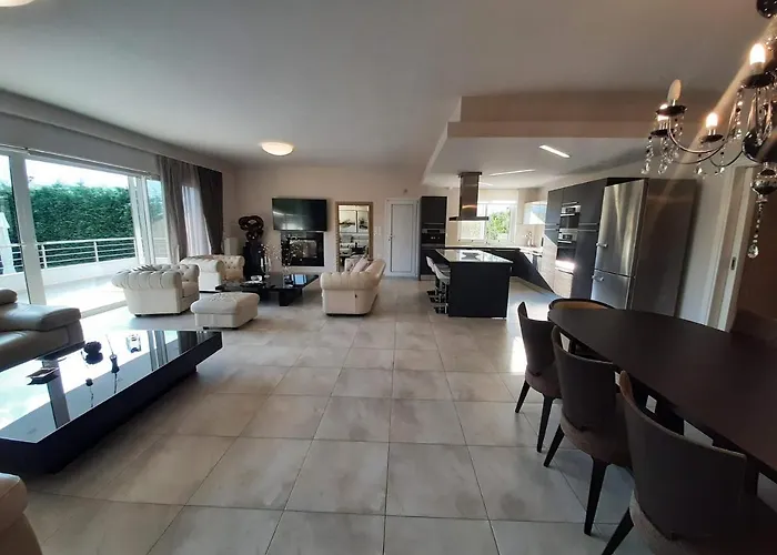 Luxury With Private Heated Pool Вилла