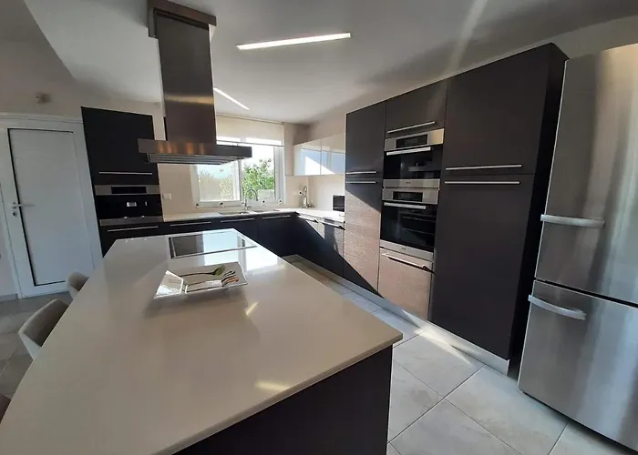 Luxury With Private Heated Pool Вилла Лоутраки