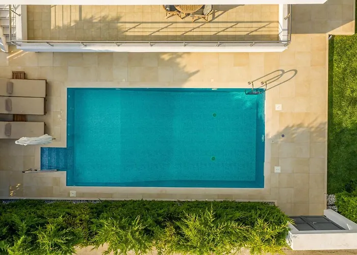 Luxury With Private Heated Pool *