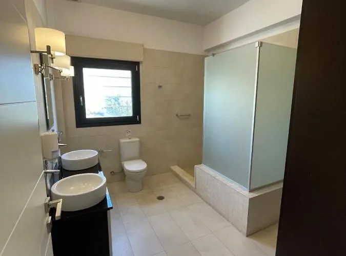 Luxury With Private Heated Pool Лоутраки